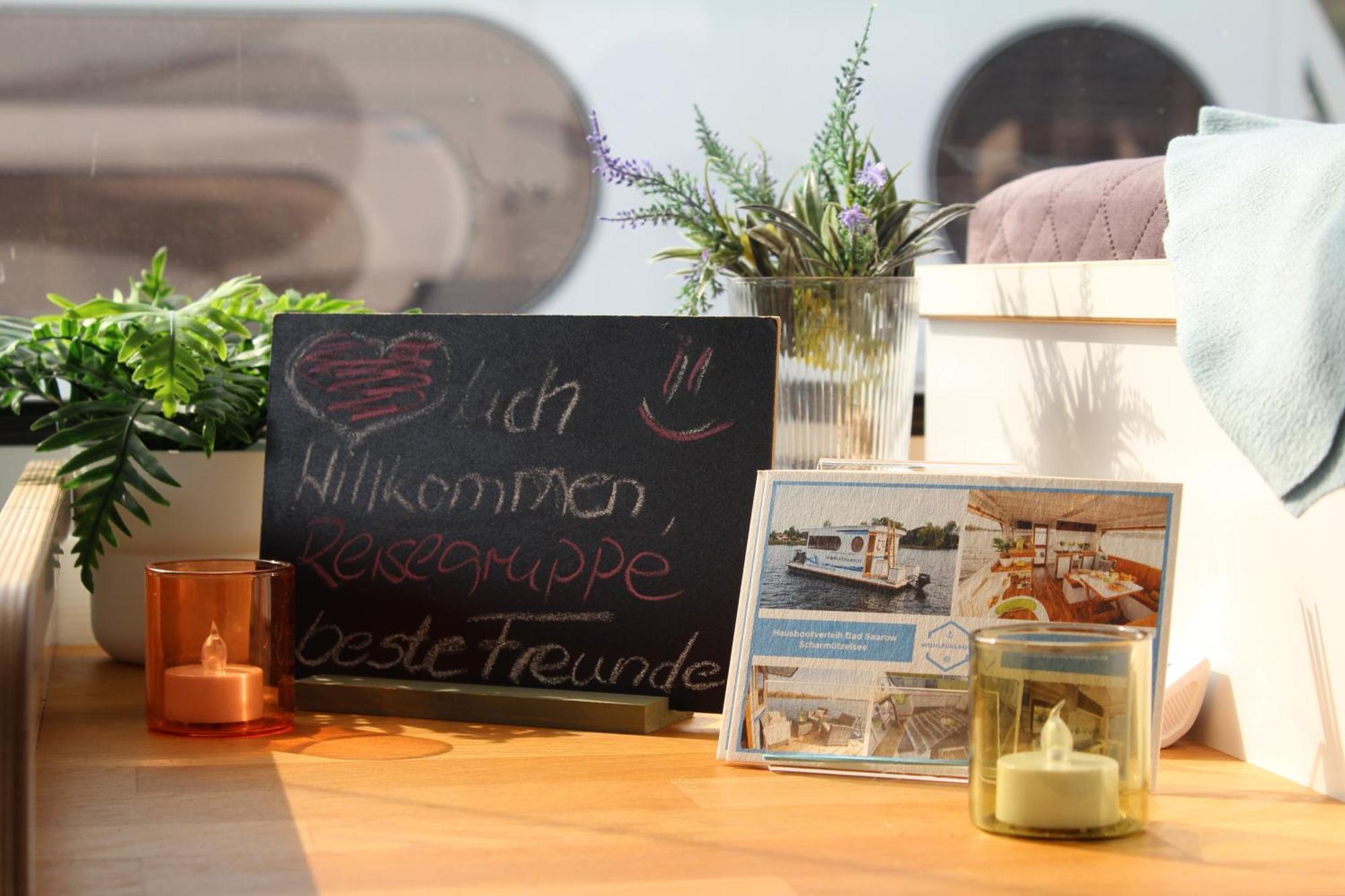 Wohlfuehlboot Hausboot - Festlieger Im Hafen Bad Saarow - Wc An Bord, Dusche An Land Hotel Ngoại thất bức ảnh