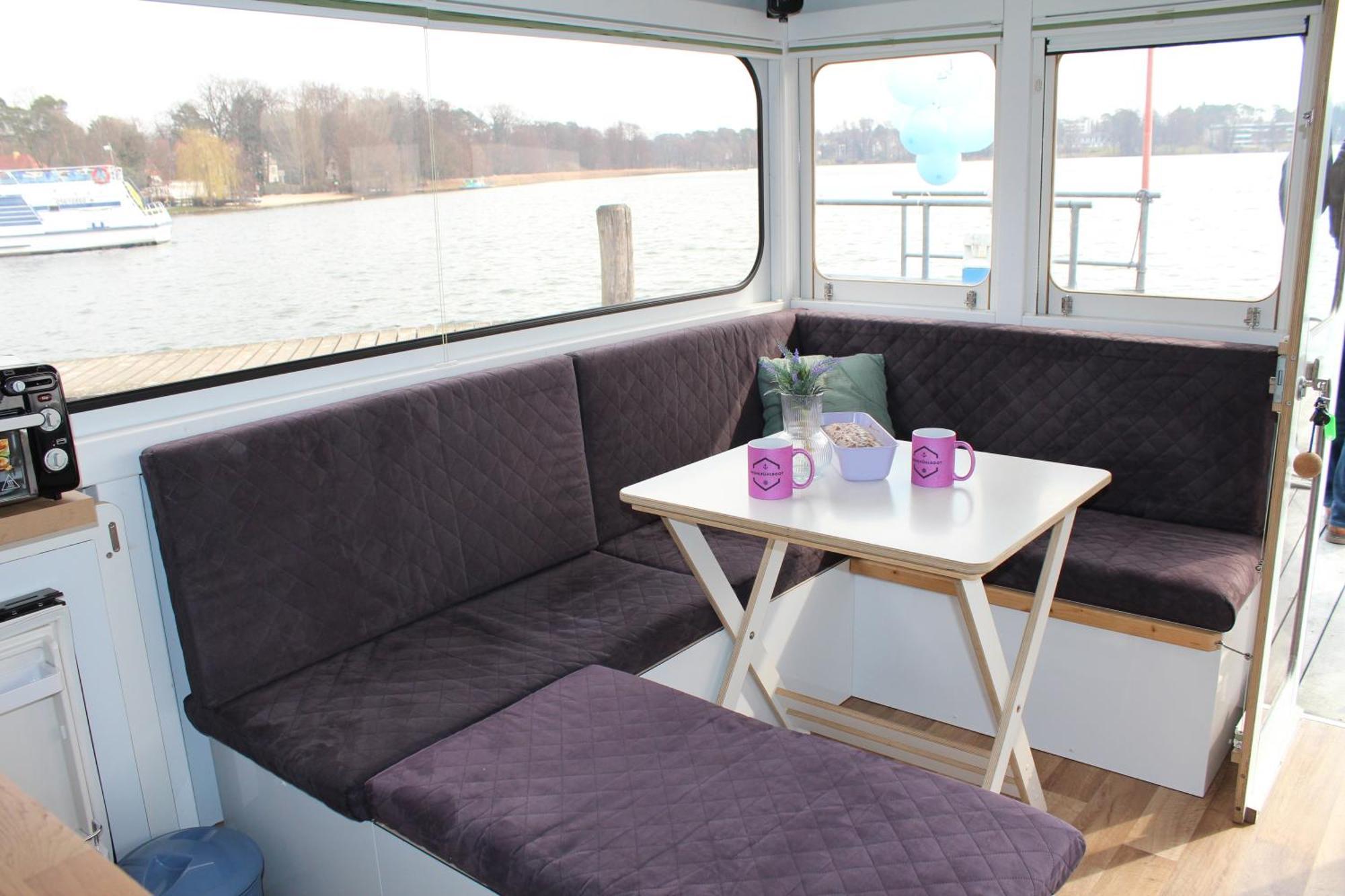 Wohlfuehlboot Hausboot - Festlieger Im Hafen Bad Saarow - Wc An Bord, Dusche An Land Hotel Ngoại thất bức ảnh